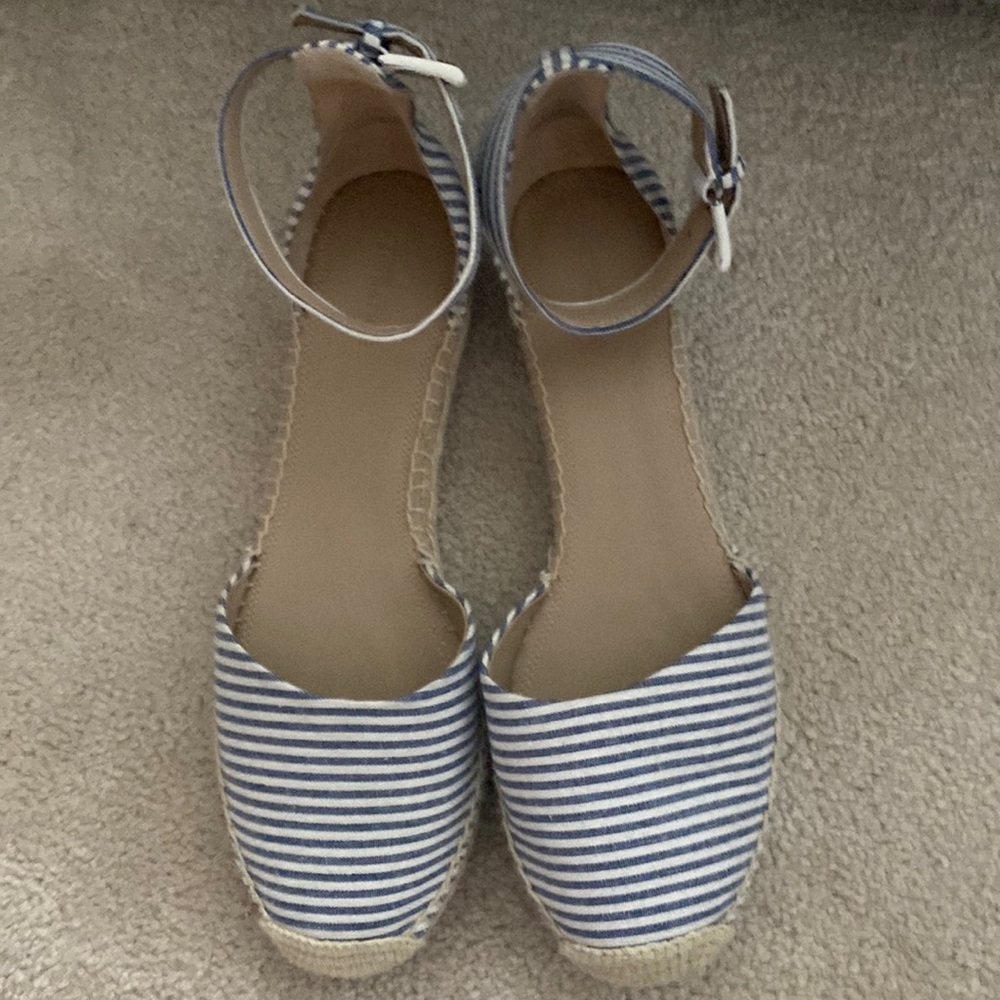 Very cute summer shoes used once in good condition